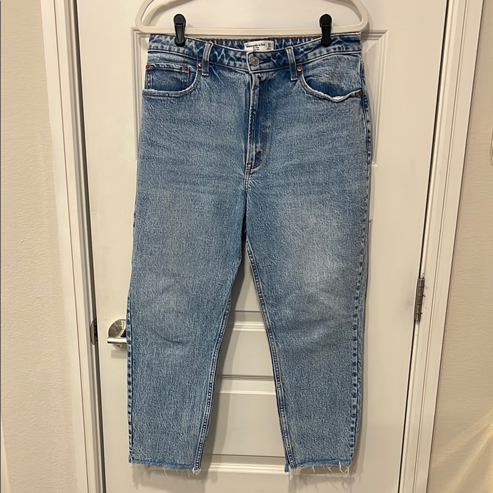 Abercrombie & Fitch The Mom High Rise Curve Love Blue Jeans
